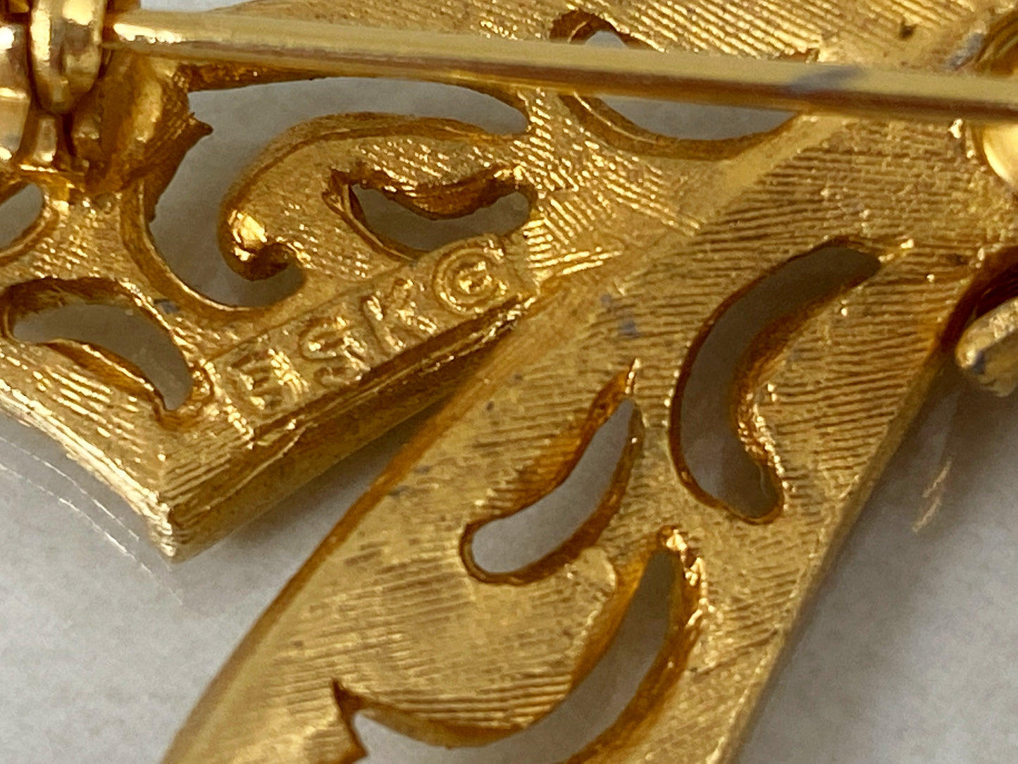1960s BSK Gold-Tone Bow or Ribbon Brooch Pin | New York Design - Busy Bowerbird