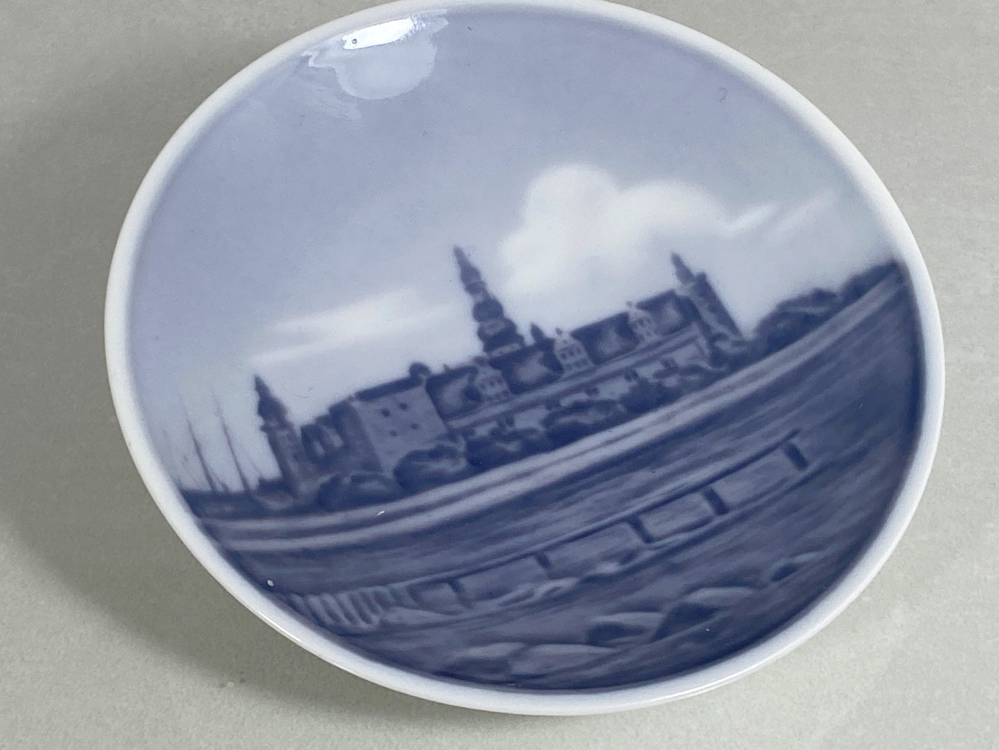 1953 Royal Copenhagen Porcelain 'Kronborg Castle' Pin Plate - Busy Bowerbird