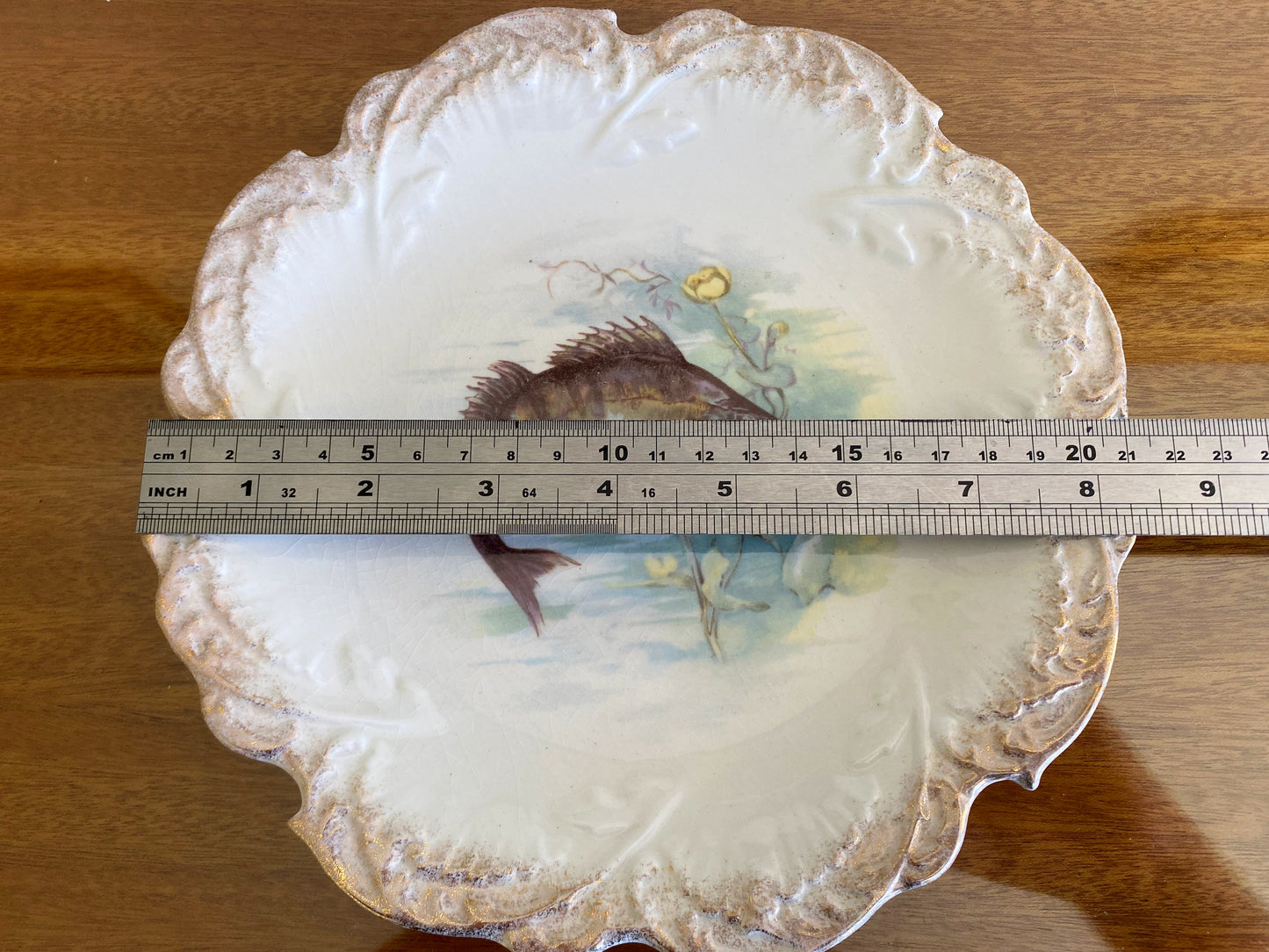 1920s EMPIRE WORKS PORCELAIN 21 cm Fish Plate - Busy Bowerbird