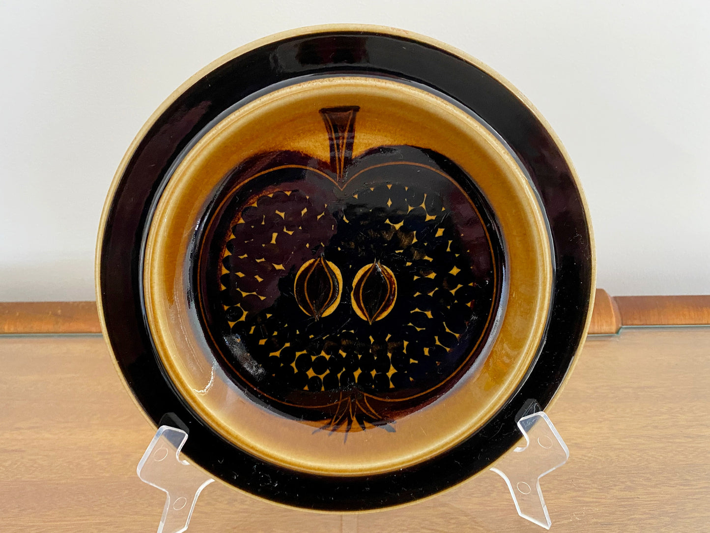 ARABIA Finland 'Fructus' Pattern Plate | Gunvor Olin-Grönqvist - Busy Bowerbird