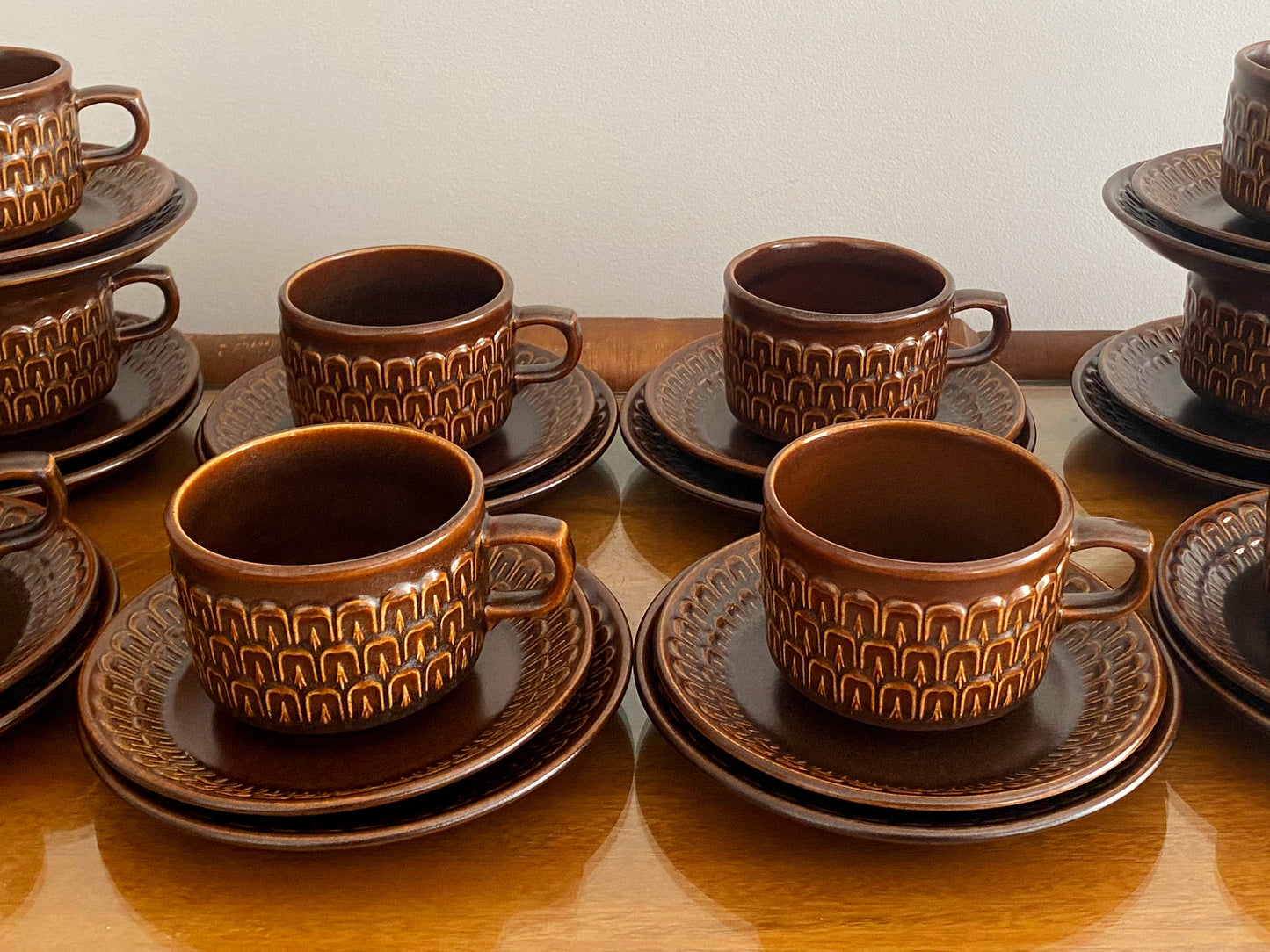 Mid-Century-Modern WEDGWOOD "Pennine" Trios: Cups, Saucers, Side Plates (x2) - Busy Bowerbird