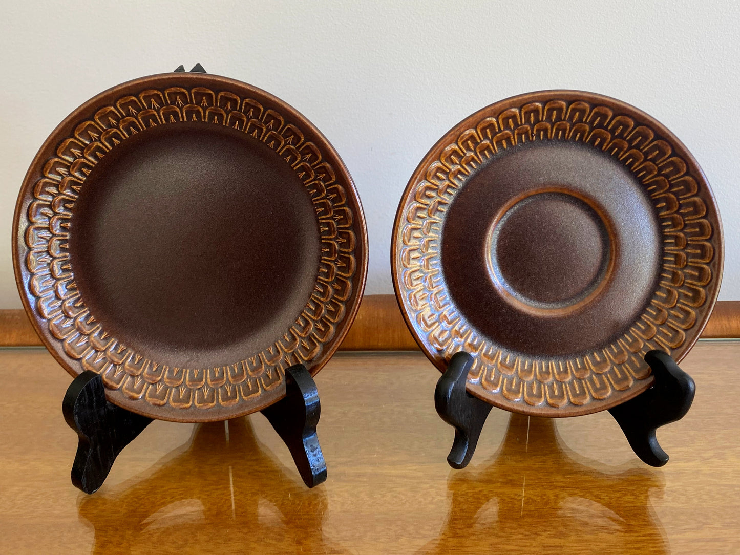 Mid-Century-Modern WEDGWOOD "Pennine" Trios: Cups, Saucers, Side Plates (x2) - Busy Bowerbird