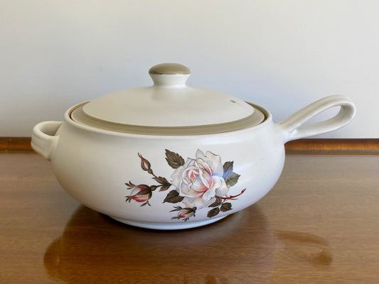 Denby pottery 'White Rose' pattern casserole