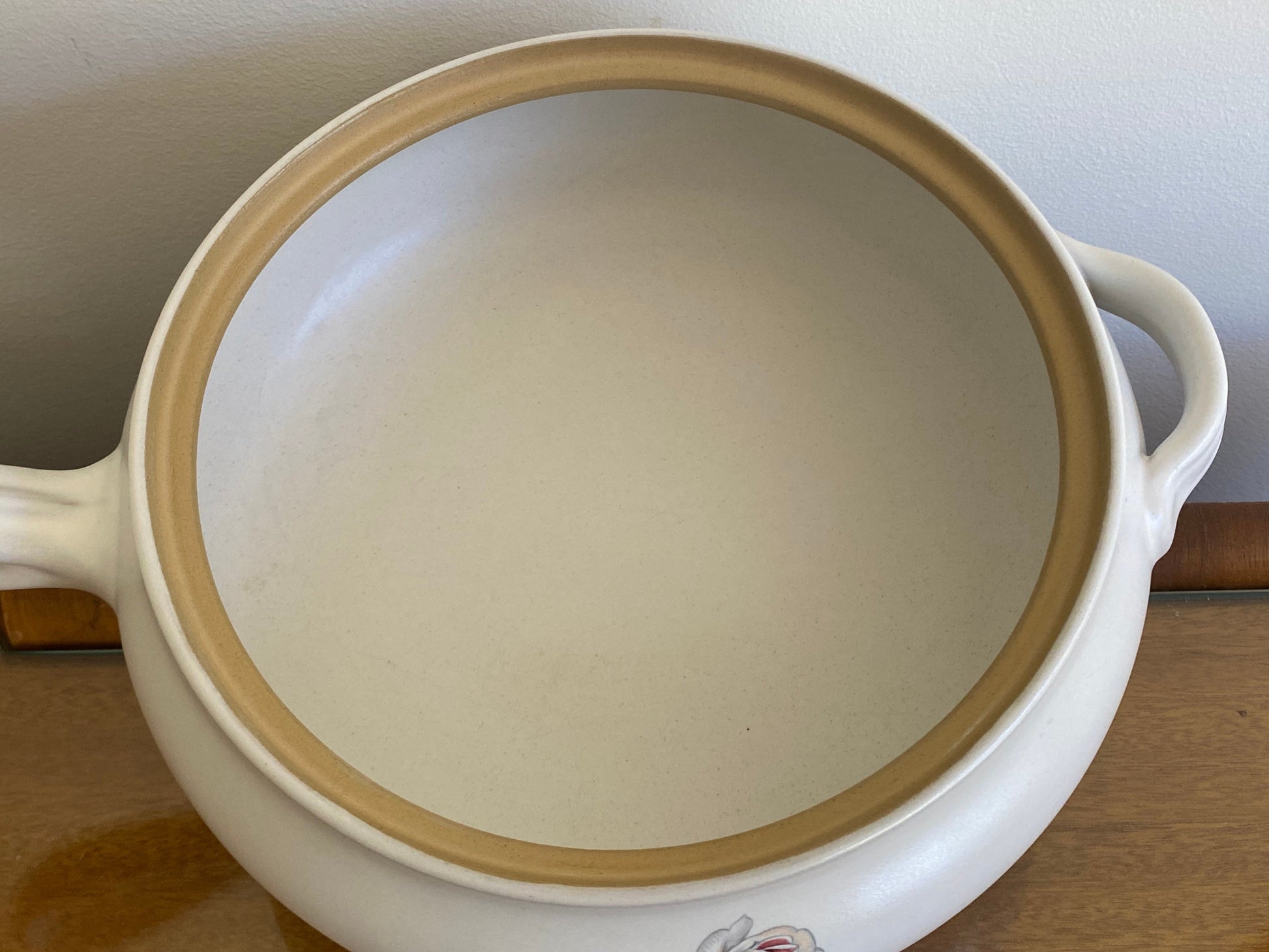 Denby pottery 'White Rose' pattern casserole