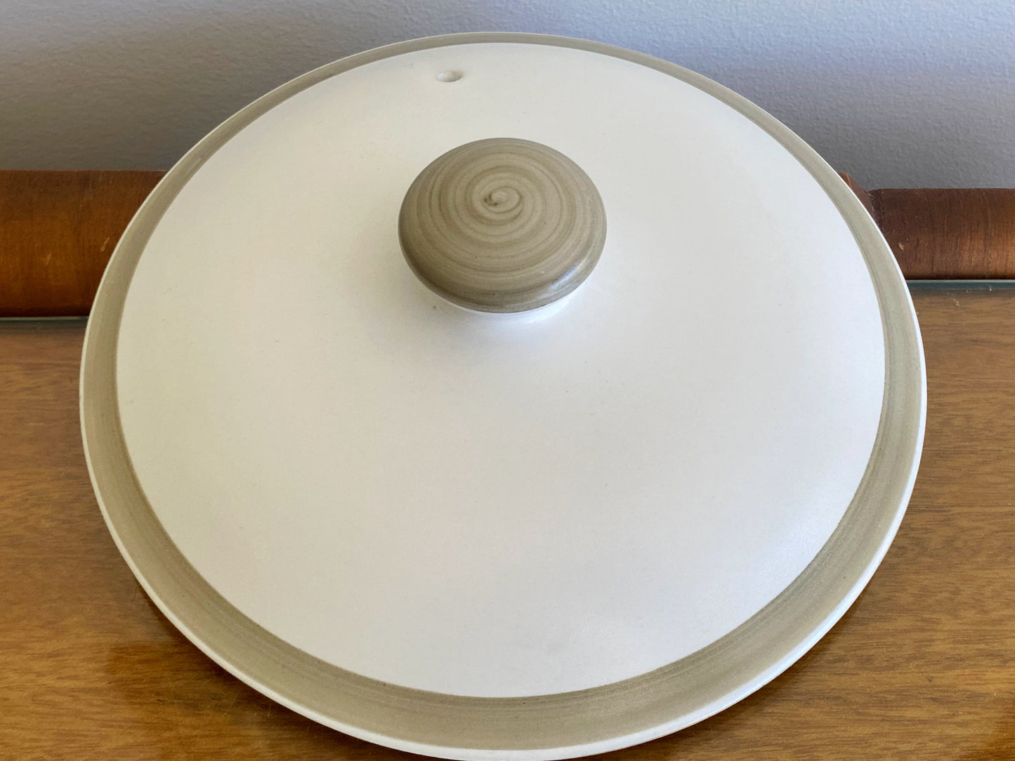 Denby pottery 'White Rose' pattern casserole