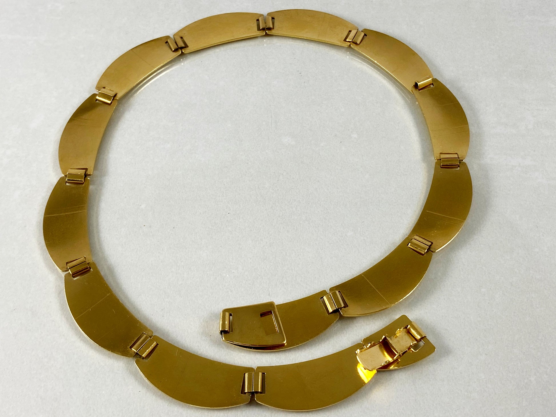 VINTAGE Gold-Plated Scalloped Semi-Circular Link Choker Necklace - Busy Bowerbird