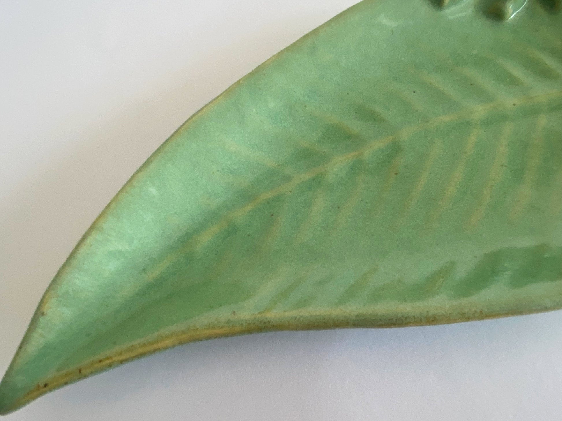 Rare 1940s NELL McCREDIE Gum Leaf-Shaped Pottery Dish - Busy Bowerbird