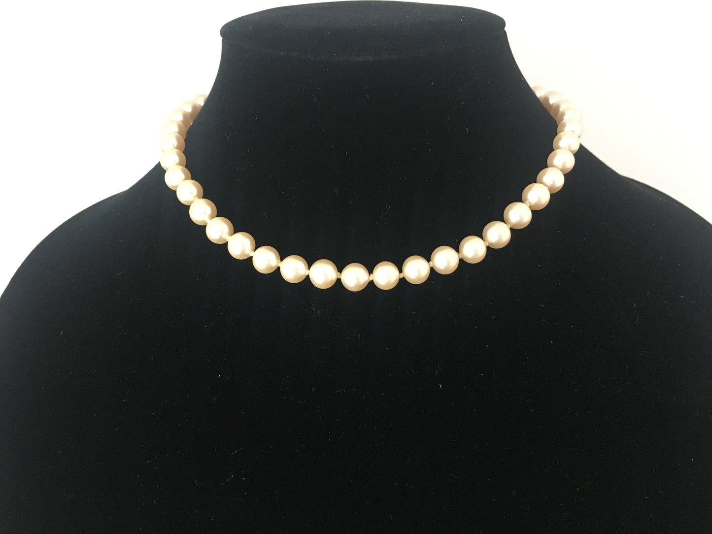 1970s MIRIAM HASKELL 16" Single Strand Glass Pearl Necklace - Busy Bowerbird