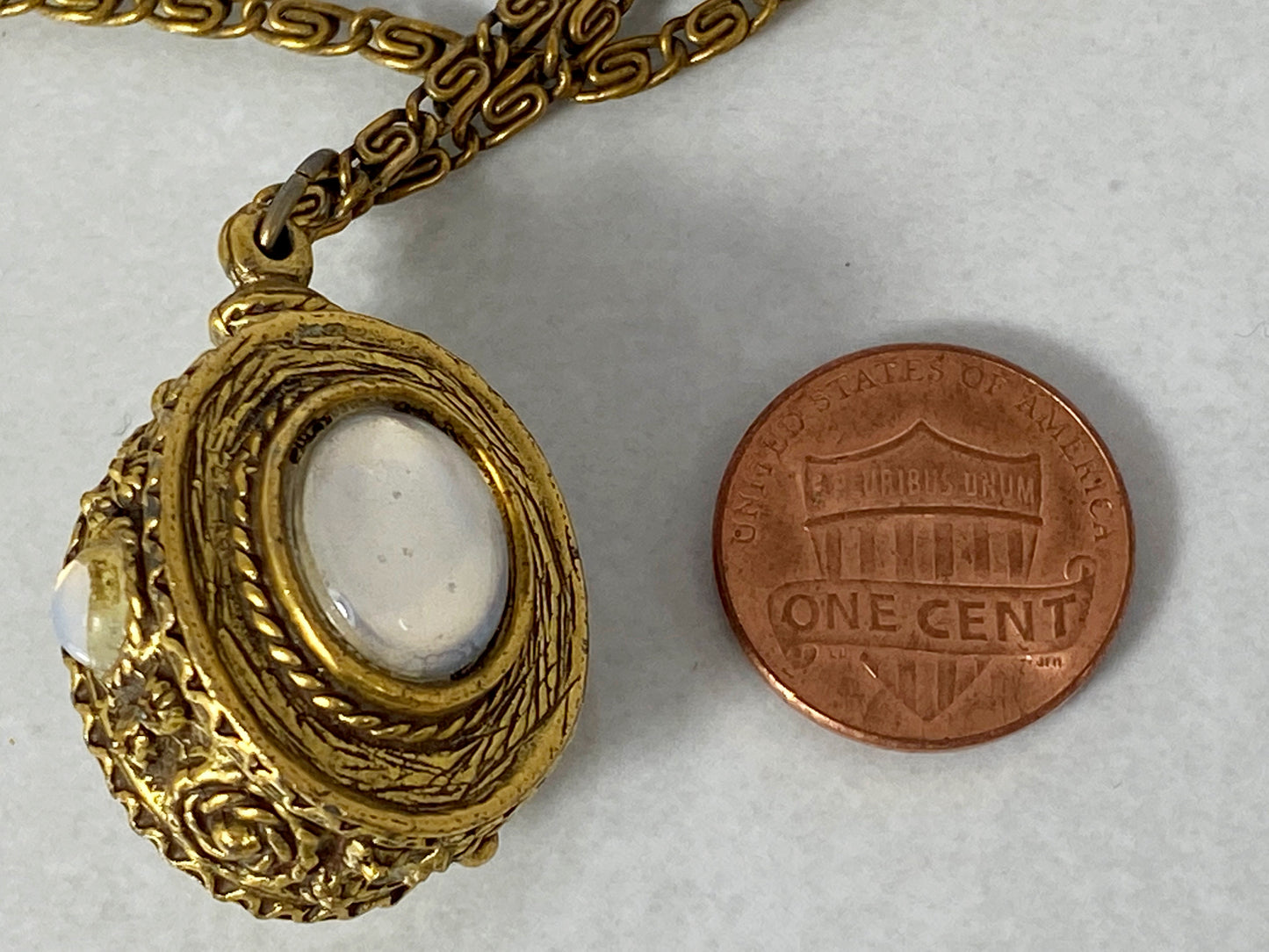 GOLDETTE Gold-Tone Sautoir Necklace with Faux Moonstone Pendant & Chicklets - Busy Bowerbird