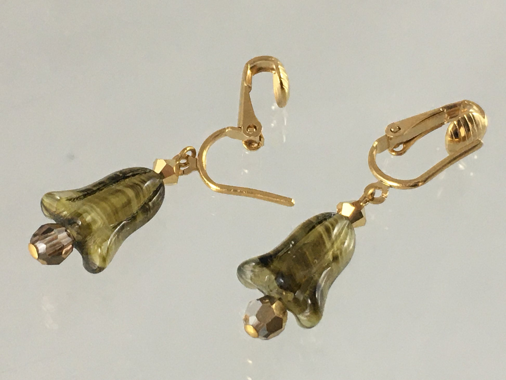 Vintage 21" Green Glass & Aurora Borealis Crystal Necklace & Earring Set - Busy Bowerbird