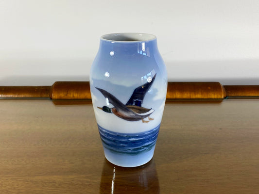 1967 ROYAL COPENHAGEN 'Mallard Flying over Waves' 13.5 cm Vase - Busy Bowerbird