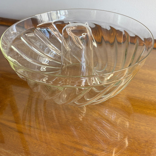 Ovenproof glass Bundt pan