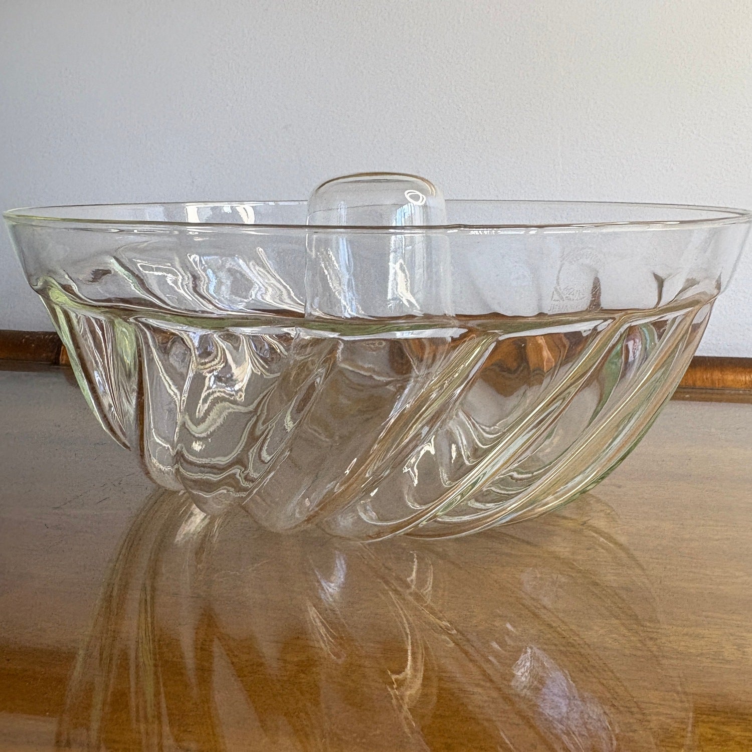 Ovenproof glass Bundt pan