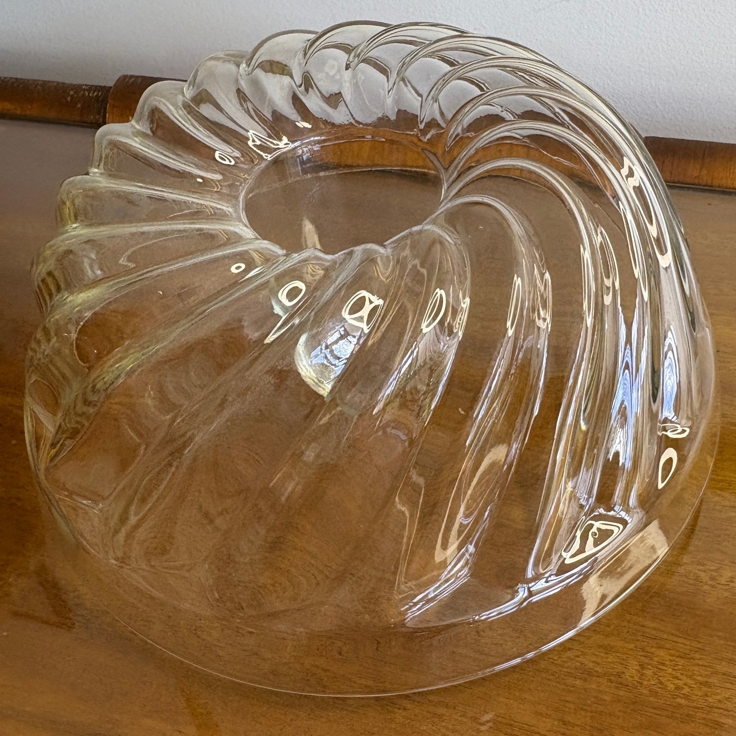 Ovenproof glass Bundt pan