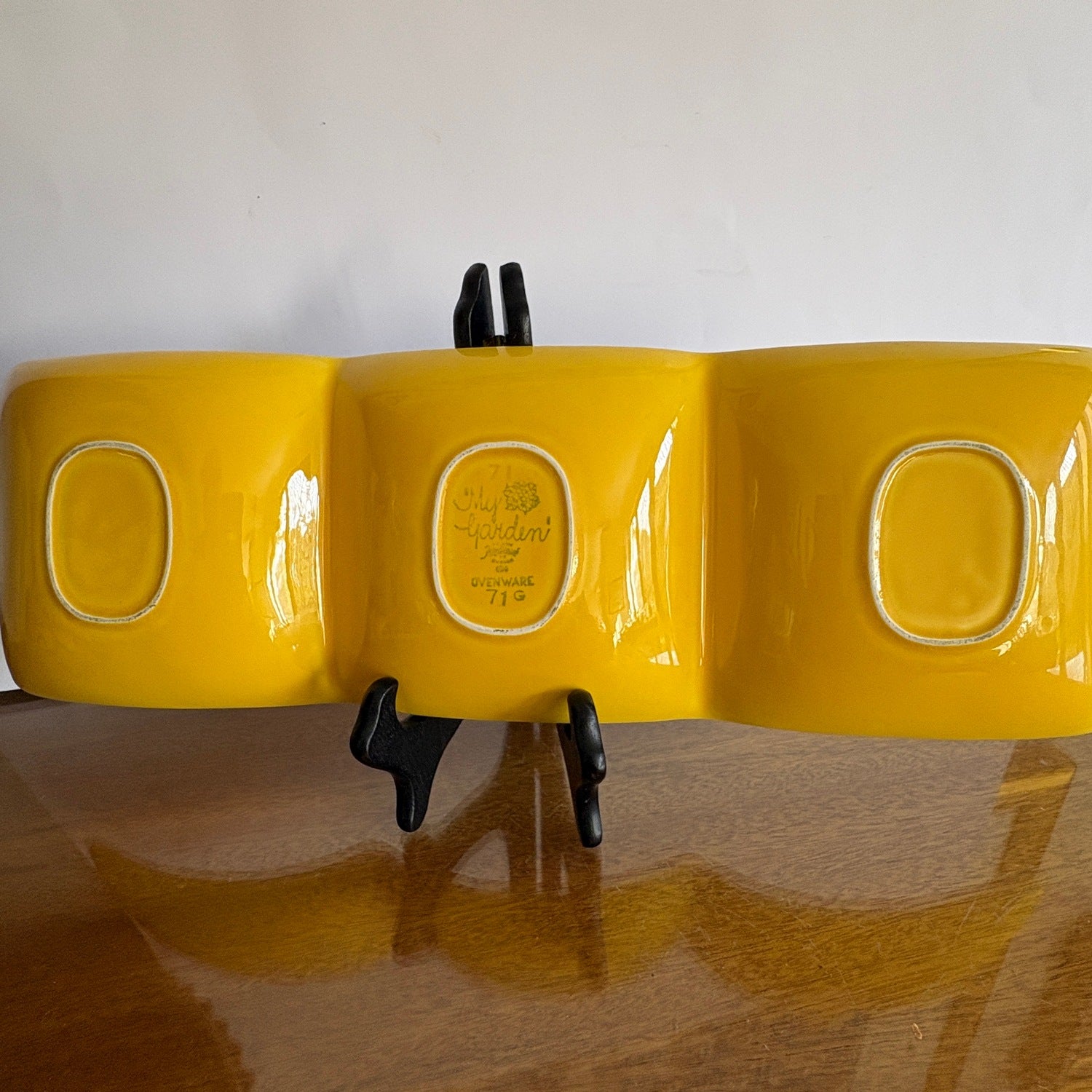 Rörstrand My Garden serving dish sunny yellow exterior glaze, Marianne Westman 1950s Scandinavian ceramic