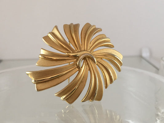 CROWN TRIFARI 1940s/50s Gold Plated Floral Brooch | Stylish & Weighty - Busy Bowerbird