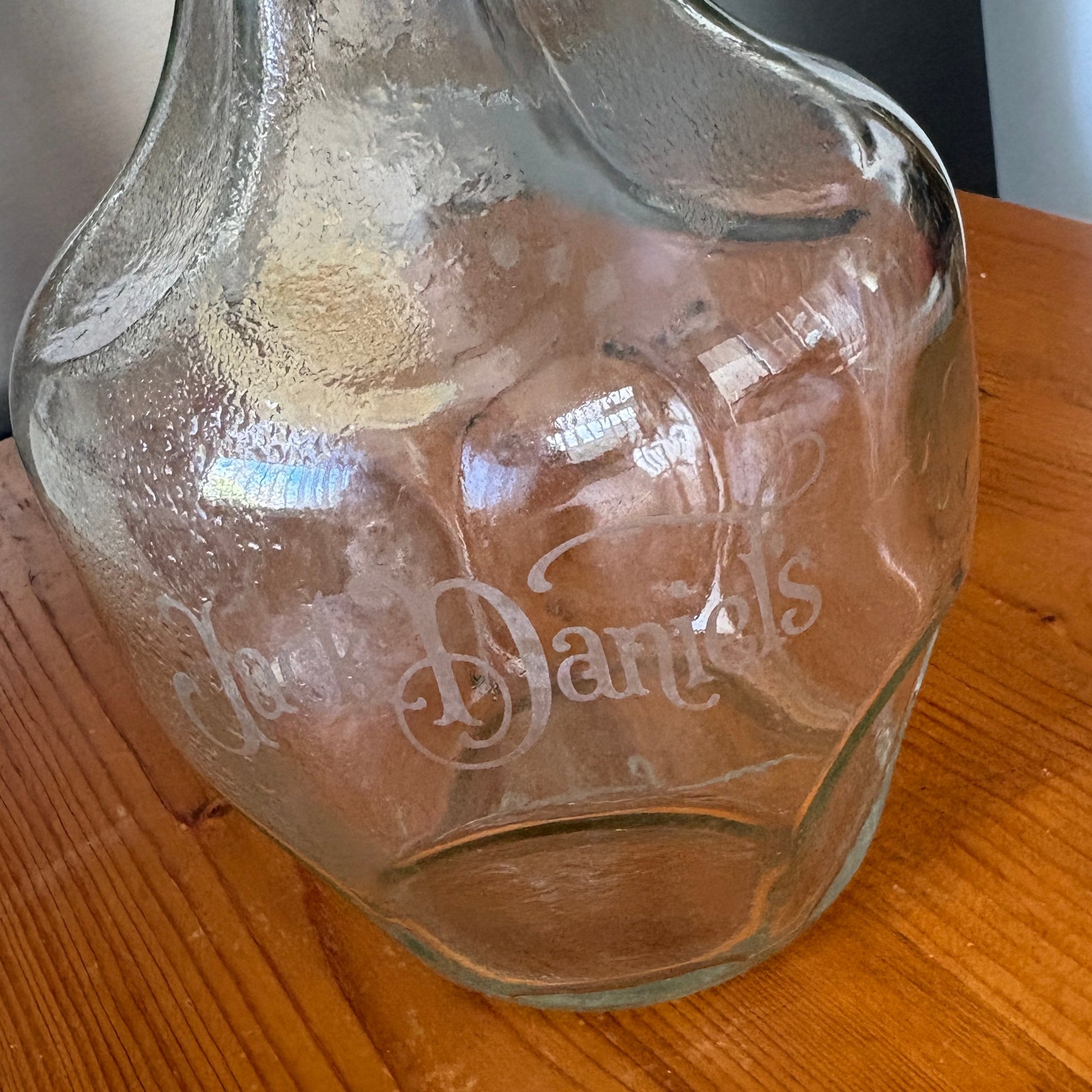 Jack Daniel's text on Vintage 1979 Belle of Lincoln 1.5L Decanter