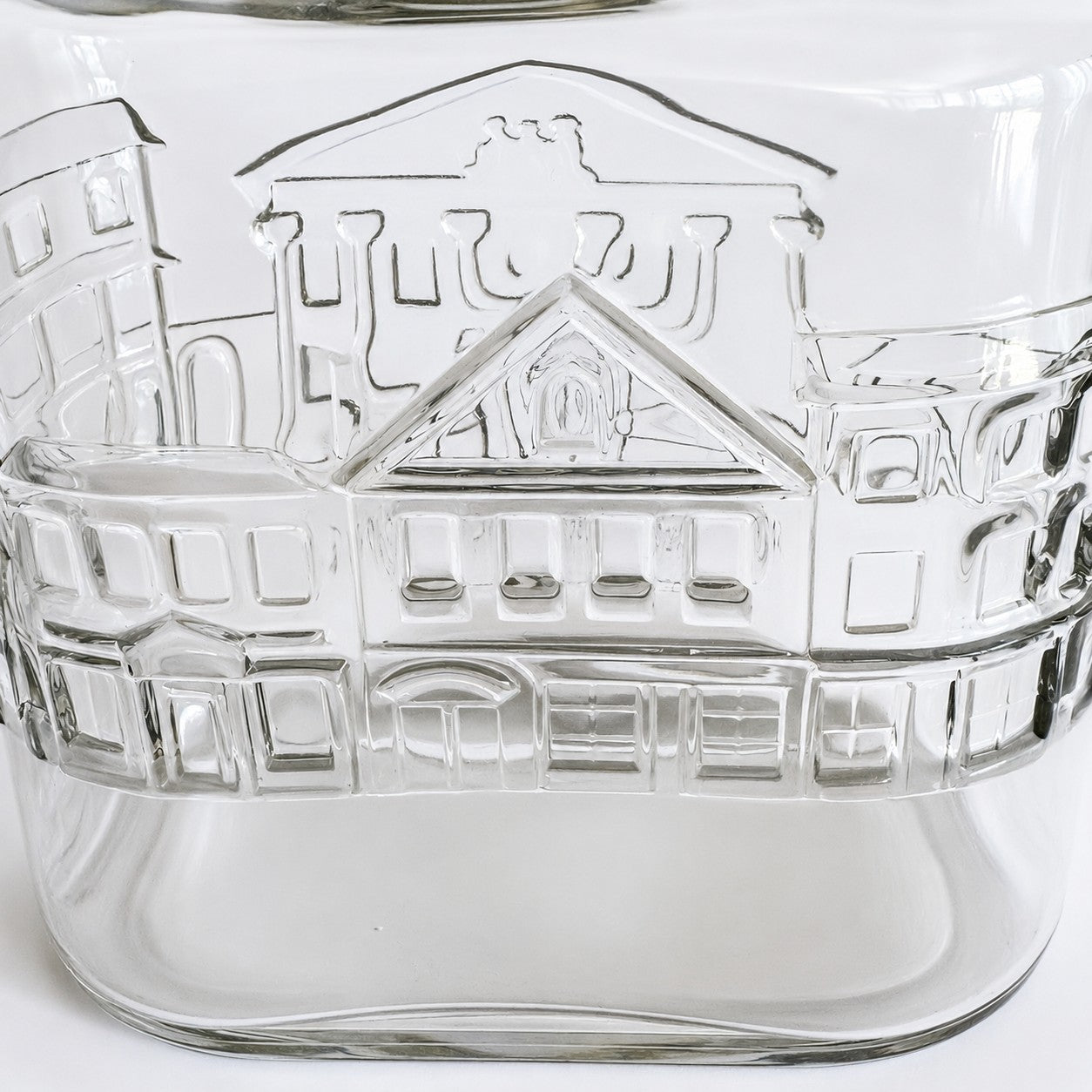 Head-on view showing flattened rectangular profile of Nuutajärvi decanter, 12.5 × 17 × 7 cm Scale shot